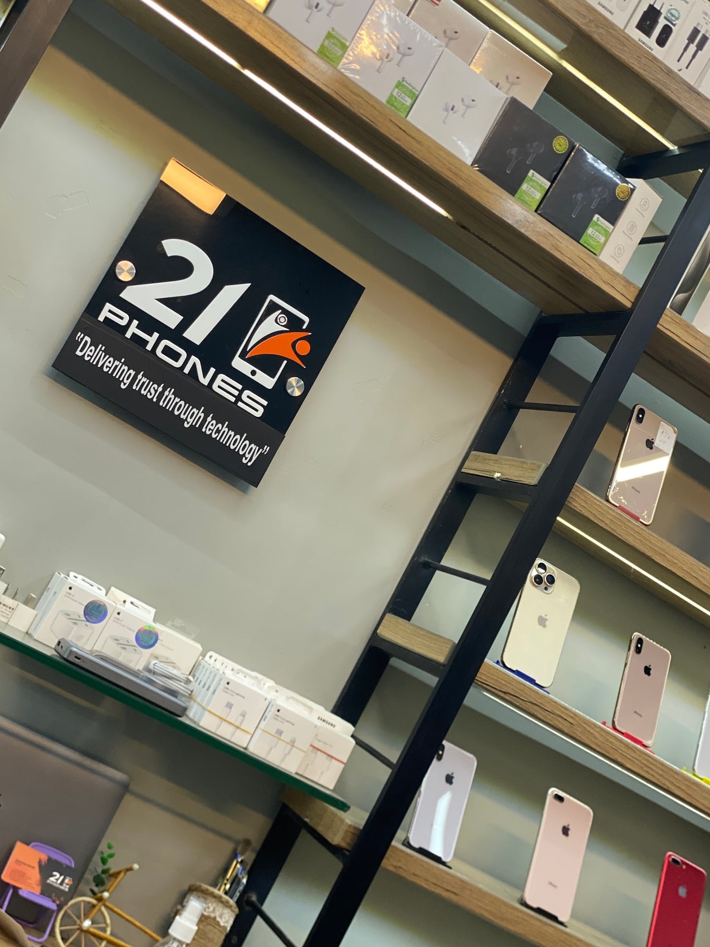 21 Phones shop