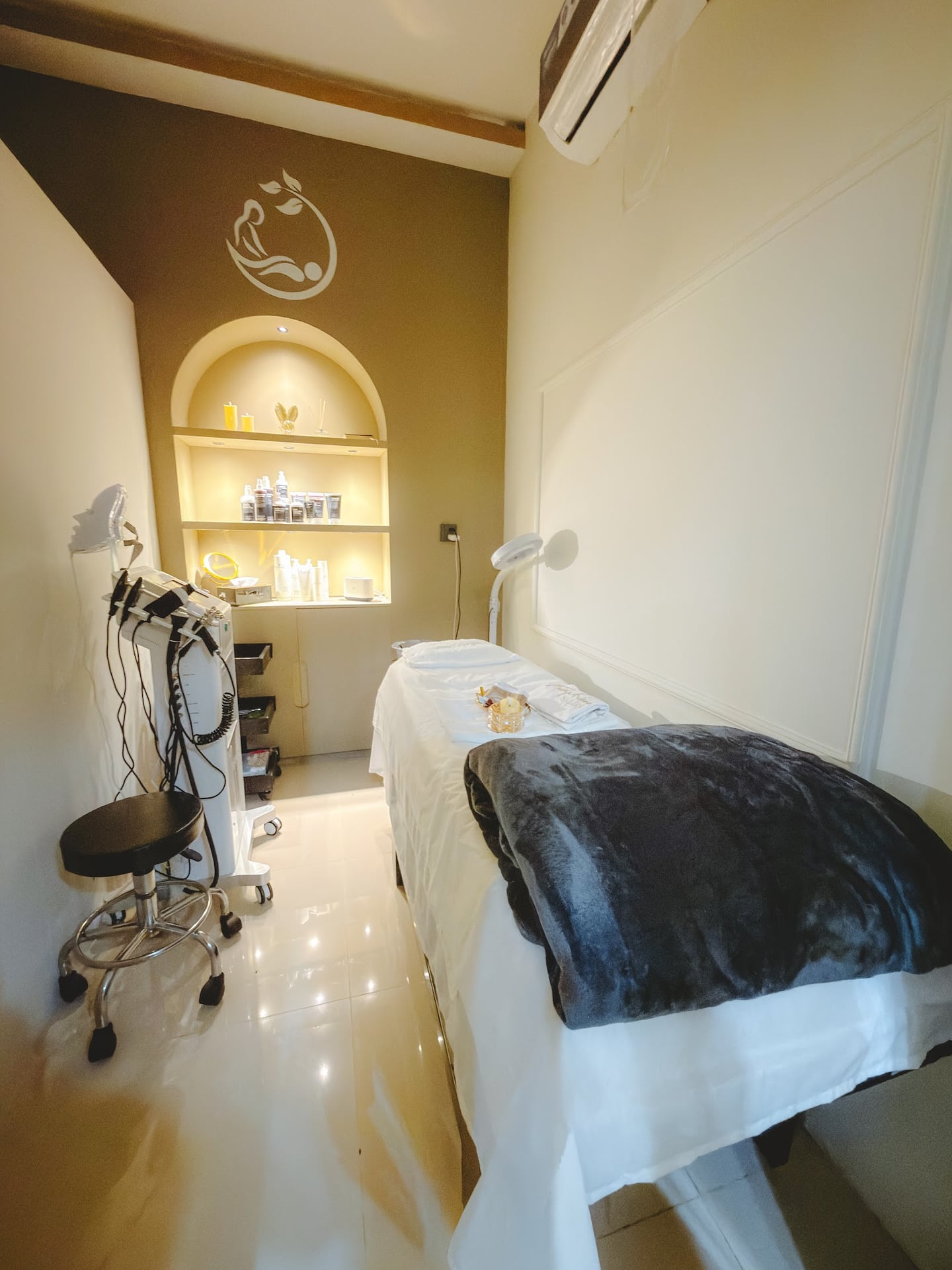 Hadiqa Kiani Salon Swat photo 3