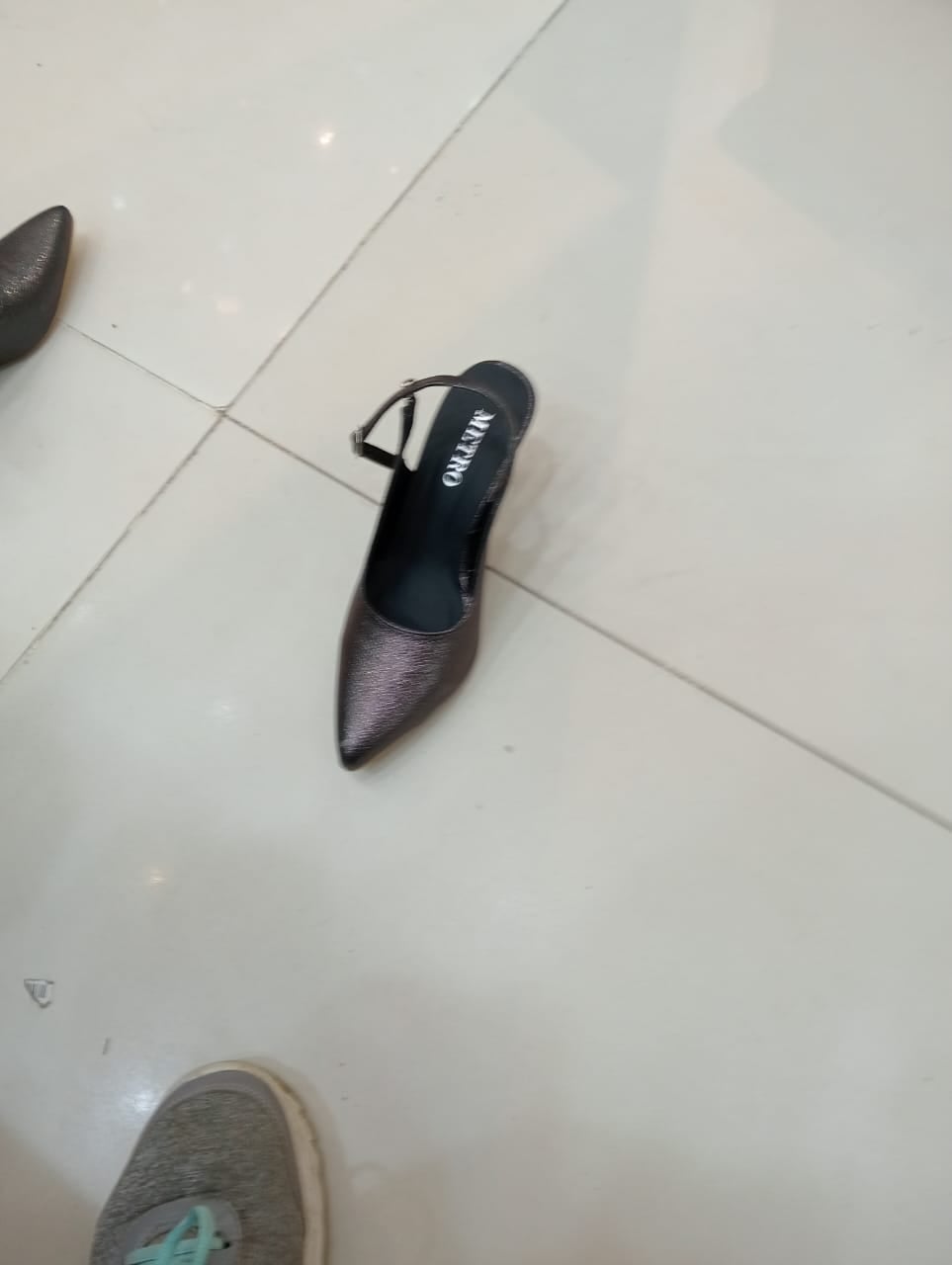 Metro shoes photo 5