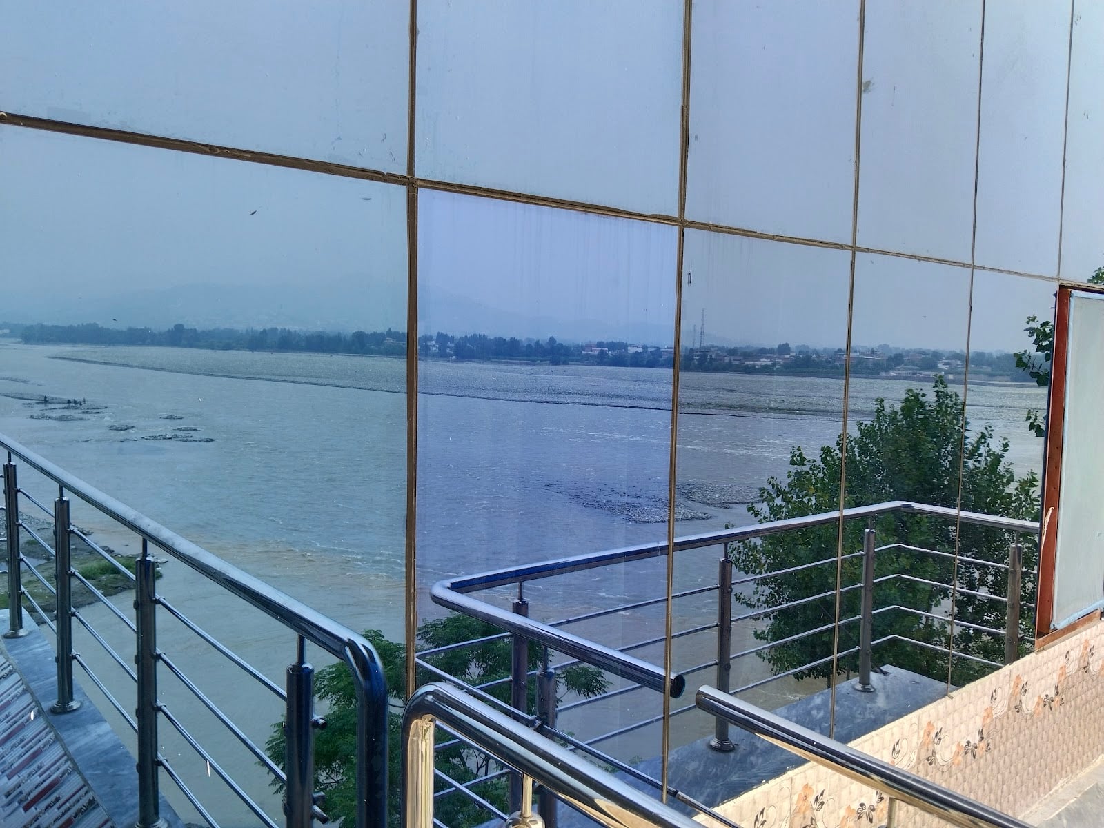 River Breeze Family Hotel