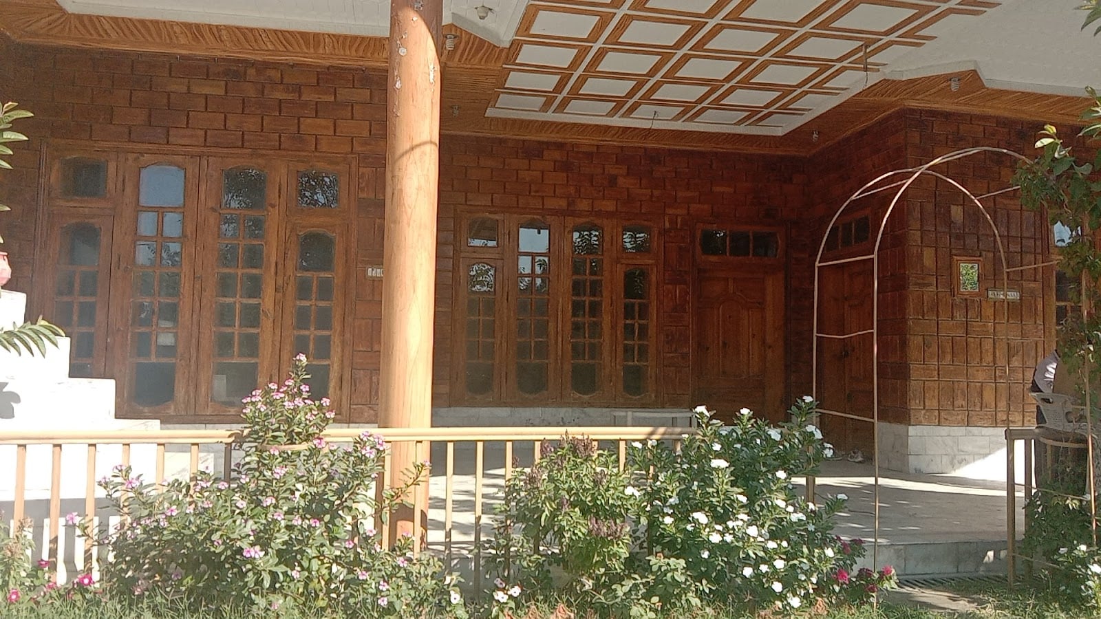 Rose Hotel