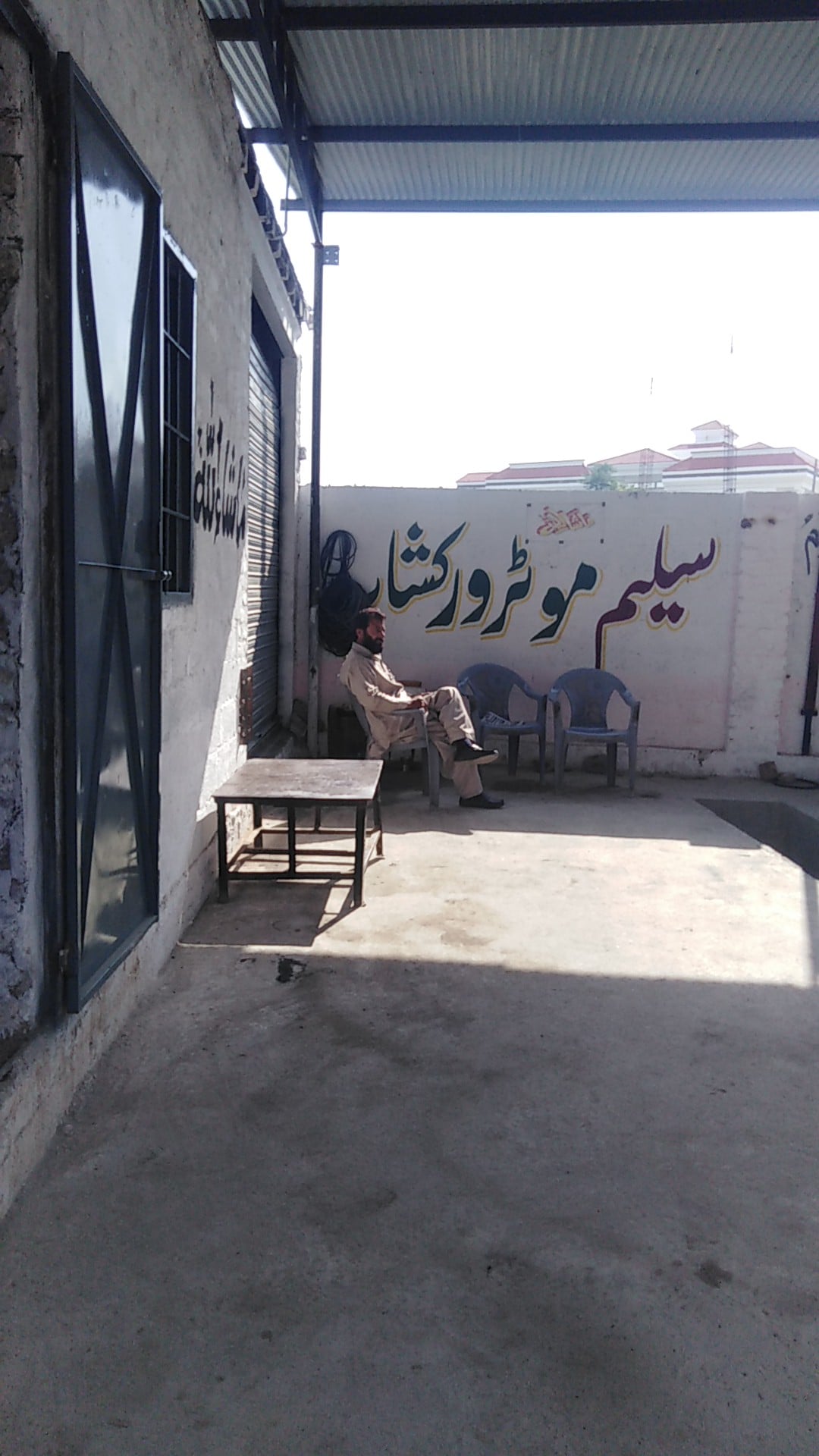 Saleem Auto workshop photo 4